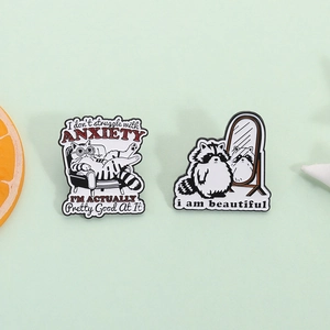 Grappige Emaille Broche Pin Legering Cartoon Angst Kat En Wasbeer In De Spiegel Badge Voor Kleding Tas Decor Sieraden