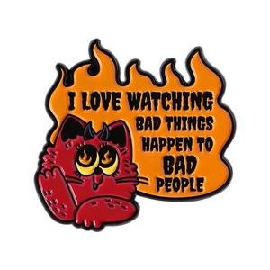 Épinglette en émail avec chat diable rouge, flammes et citation punk cynique