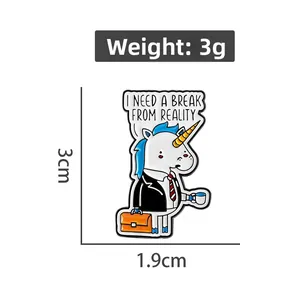 Broche licorne bureau de 3cm x 1,9cm avec texte I Need a Break from Reality pour sacs