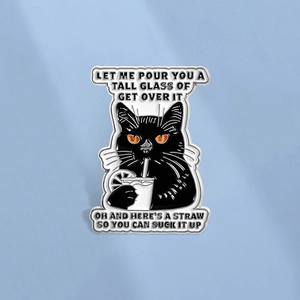 Lustige Emaille Brosche Schwarze Katze Sarkastischer Slogan Get Over It Pin Gothic Tier Schmuck Abzeichen Geschenk Kleidung