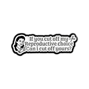 Pin's en émail féministe avec illustration de femme vintage et badge de slogan anglais