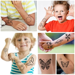 Dettagli di tatuaggi temporanei per bambini con motivi neri minimalisti di cartoni animati