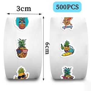 Detailansicht der 3cm Cartoon-Ananas-Aufkleber zeigt 500 Stück pro Rolle Abmessungen
