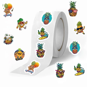 500 Stück Rolle Cartoon Ananas Aufkleber mit Sommer Surf und Skate Themen auf weißem Hintergrund