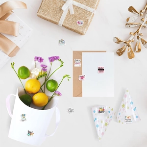 Diverse decoratieve stickers voor geschenkdozen en enveloppen verzegelingen