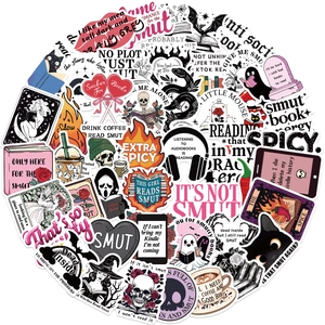Détail d'autocollants Smut Bookish avec motifs de crâne, de chat et de livres gothiques