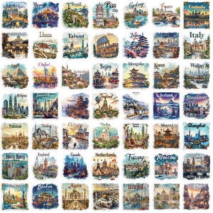 Macro-detail van 50 waterbestendige PET-stickers met wereldwijde stadsmonumenten