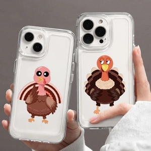 Mains tenant des coques de téléphone en TPU avec motifs de dindes de Thanksgiving festifs