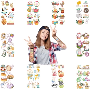 Detaillierte Bögen mit bunten Oster-Tattoos für Kinder mit Hasen- und Ei-Motiven