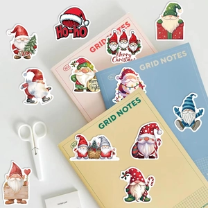 Set di 50 adesivi natalizi gnomi impermeabili per decorare laptop chitarra e valigie