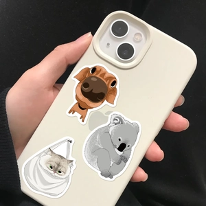 Coque iPhone en silicone crème avec illustrations mignonnes de chien et koala dessinées à la main