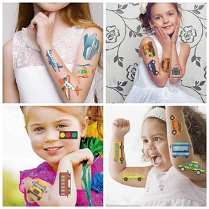 Tatuajes temporales infantiles de transporte impermeables con diseños de vehículos coloridos