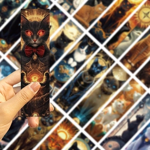 Gros plan de marque-pages tarot chat artistiques avec illustrations magiques vibrantes