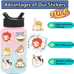 Details wasserdichter Cartoon-Katzenaufkleber mit HD-Druck auf einer Trinkflasche