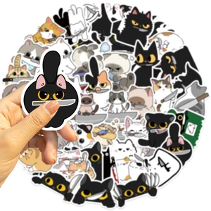 Dettaglio di adesivi gatto cartoon con coltelli, impermeabili per decorazione DIY