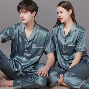 Pyjama en soie vert foncé pour couple avec haut à manches courtes et pantalon long