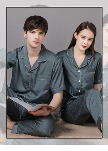 Détails de pyjamas en satin vert foncé pour couples avec motifs cachemire sophistiqués