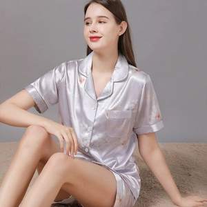 Short-sleeve satin pajama set for women with floral prints and button-down shirt