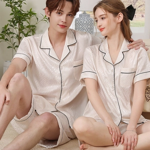 Ensemble pyjama en satin de soie champagne pour couples avec manches courtes et liseré