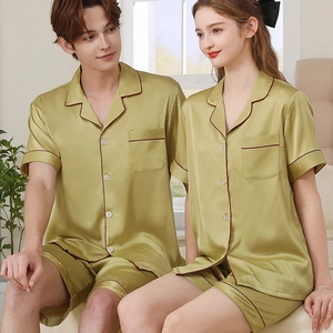 Ensemble de pyjama court en soie pour couple avec liseré contrasté pour l'été