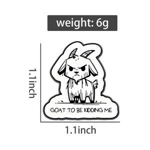 Détail du pin's émaillé chèvre avec texte humoristique et dimensions de 1,1 pouce