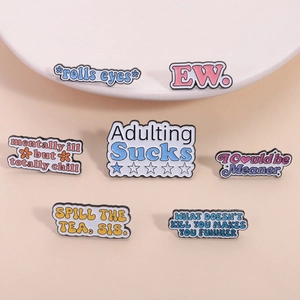 Lot de 7 épingles en émail colorées avec des slogans anglais drôles comme Adulting Sucks