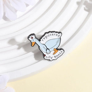 Mignonne épingle en émail d'oie infirmière bleue avec stéthoscope et texte gravé