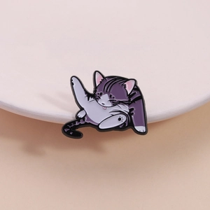 Cute Funny Cartoon Cat Licking Butt Enamel Brooch Zinc Alloy Paint Baking Animal Badge Purple White Cat Lapel Pin Jewelry Gift