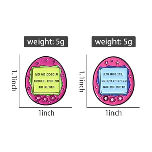 Detailed view of vintage game console enamel pins with Spanish slogans and dimensions
