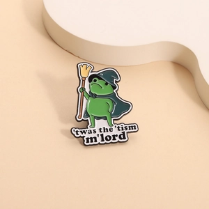 Niedliche grüne Frosch-Zauberer Emaille-Anstecknadel mit Umhang und Goldbesen