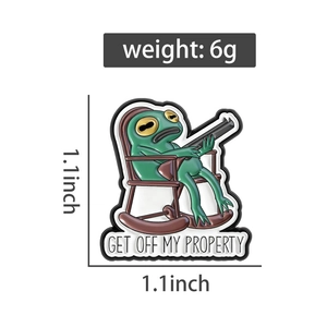 Detail der lustigen Frosch-Anstecknadel mit Text und Größenangaben von 1,1 Zoll