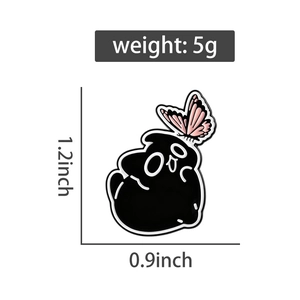 Detailed dimensions of a black cat enamel pin with butterfly detail, weight 5g, 1.2x0.9 inch