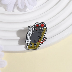 Enamel pin of a weightlifting mouse on cheese with Spanish motivational quote