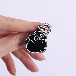 Cute black enamel cat pin with pink butterfly decoration for clothing and bags
