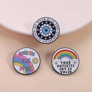 Spilla Smaltata Consapevolezza Autismo Distintivo Lega di Zinco Tonda Arcobaleno Cuore Spilla da Risvolto Per Vestiti Zaino Gioielli