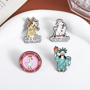 Lot de pins en émail oie blanche rigolote avec motifs religieux et humoristiques