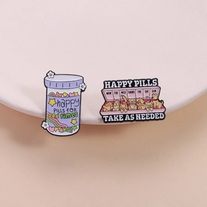 Épingle en Émail Chien Dessin Animé Happy Pills Bouteille Boîte Badge en Métal pour Vêtements Sac à Dos Accessoires Bijoux Cadeau