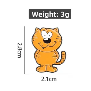 Detailansicht der süßen orangefarbenen Tiger-Emaille-Anstecknadel mit Maßen 2,8cm x 2,1cm und 3g