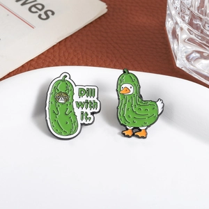 Set di spille smaltate divertenti con gatto cetriolo e anatra e scritta Dill with it