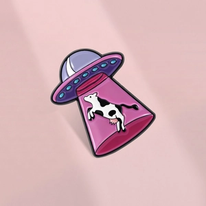 Creative UFO Cow Enamel Pin Badge Funny Alien Spaceship Brooch Zinc Alloy Cartoon Animal Jewelry Decor For Bags Clothes
