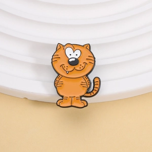 Niedliche orangefarbene Emaille-Anstecknadel Katze für Kleidung aus Zinklegierung