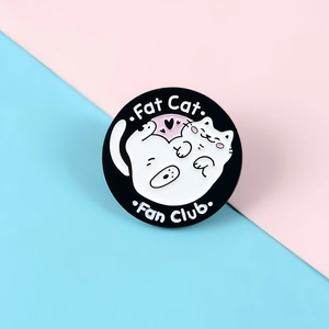 Fat Cat Fan Club Pin de Esmalte Dibujos Animados Lindo Gato Blanco Redondo Broche de Aleación Insignia Corazón para Mochila Sombrero Camisa