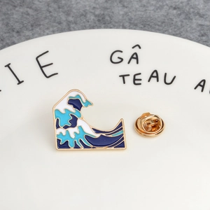 Broche en Émail Créative Vague Japonaise Alliage Électroplaqué Inspirée de la Grande Vague de Kanagawa pour Sacs Vêtements