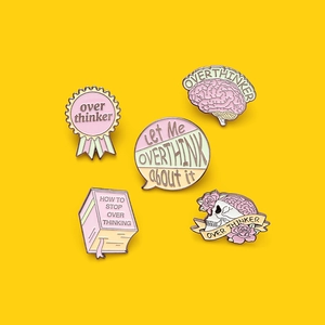 Lot de 5 épingles en émail rose et vert menthe avec motifs cerveau et Overthinker