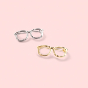 Creative Glasses Shape Alloy Brooch Pin Gold Silver Plated Metal Badge For Uniform Scarf Stylish Fashion Jewelry Accessory Gift