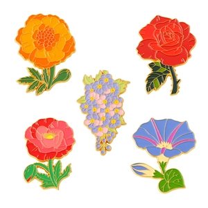 Set di 5 spille floreali in smalto colorato con placcatura in oro per abiti