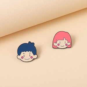 Broches de couple mignonnes en émail style japonais avec des personnages de dessins