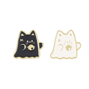 Ensemble de pin's chats fantômes noir et blanc avec bordures dorées et détails cloche