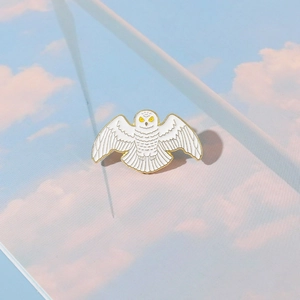 Exquisite Cartoon Owl Enamel Brooch Pin Flying Snowy Owl Animal Alloy Badge For Women Men Clothes Jewelry Gift