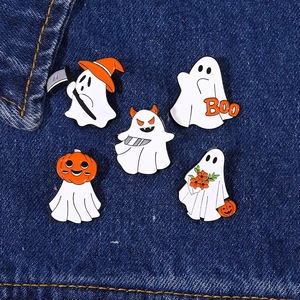 Lot de 5 broches d'Halloween en émail avec fantômes et citrouilles sur denim